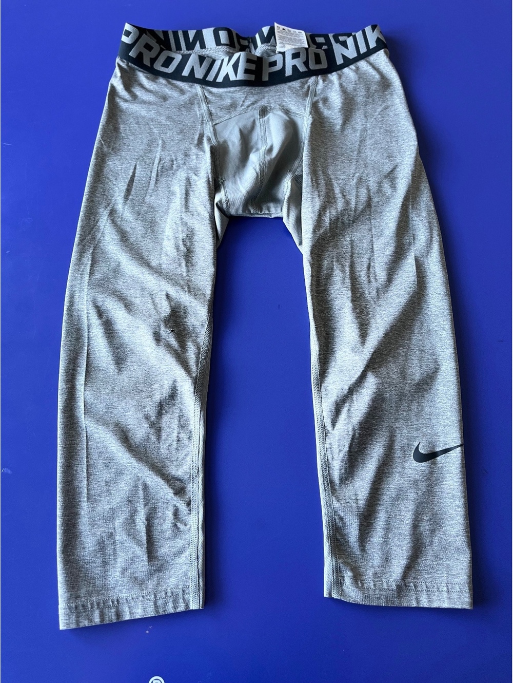 Nike Pro Dri-FIT Compression 3/4 Pants Tights men’s Medium Gray HOLE ON THE KNEE